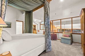 3 chambres, bureau, fer et planche à repasser, lit parapluie