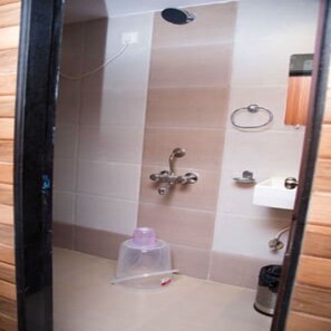 Basic Shared Dormitory | Bathroom - Negasi Dormitory (Mumbai)