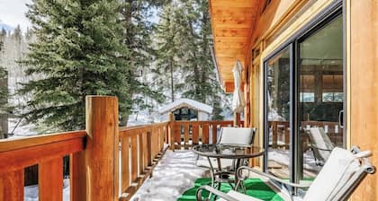 Cabin-Style Ski Home in Minturn with Private Deck