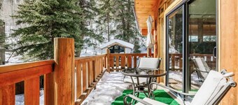 Cabin-Style Ski Home in Minturn with Private Deck