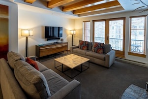 Condo, 1 Bedroom | Living area