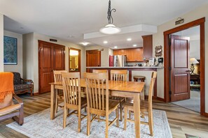 Apartment, 2 Schlafzimmer | Speisen
