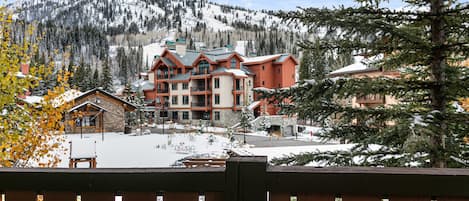 Condo, 2 Bedrooms | Property grounds