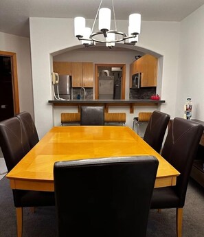 Condo, 2 Bedrooms | Dining