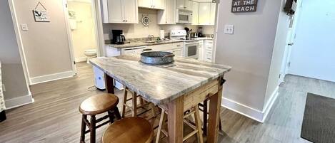 Condo, 2 Bedrooms | Private kitchen | Fridge, oven, coffee/tea maker, toaster