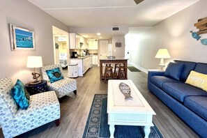 Condo, 2 Bedrooms | Living area
