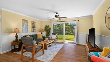 Condo, 2 Bedrooms | Living area | Smart TV