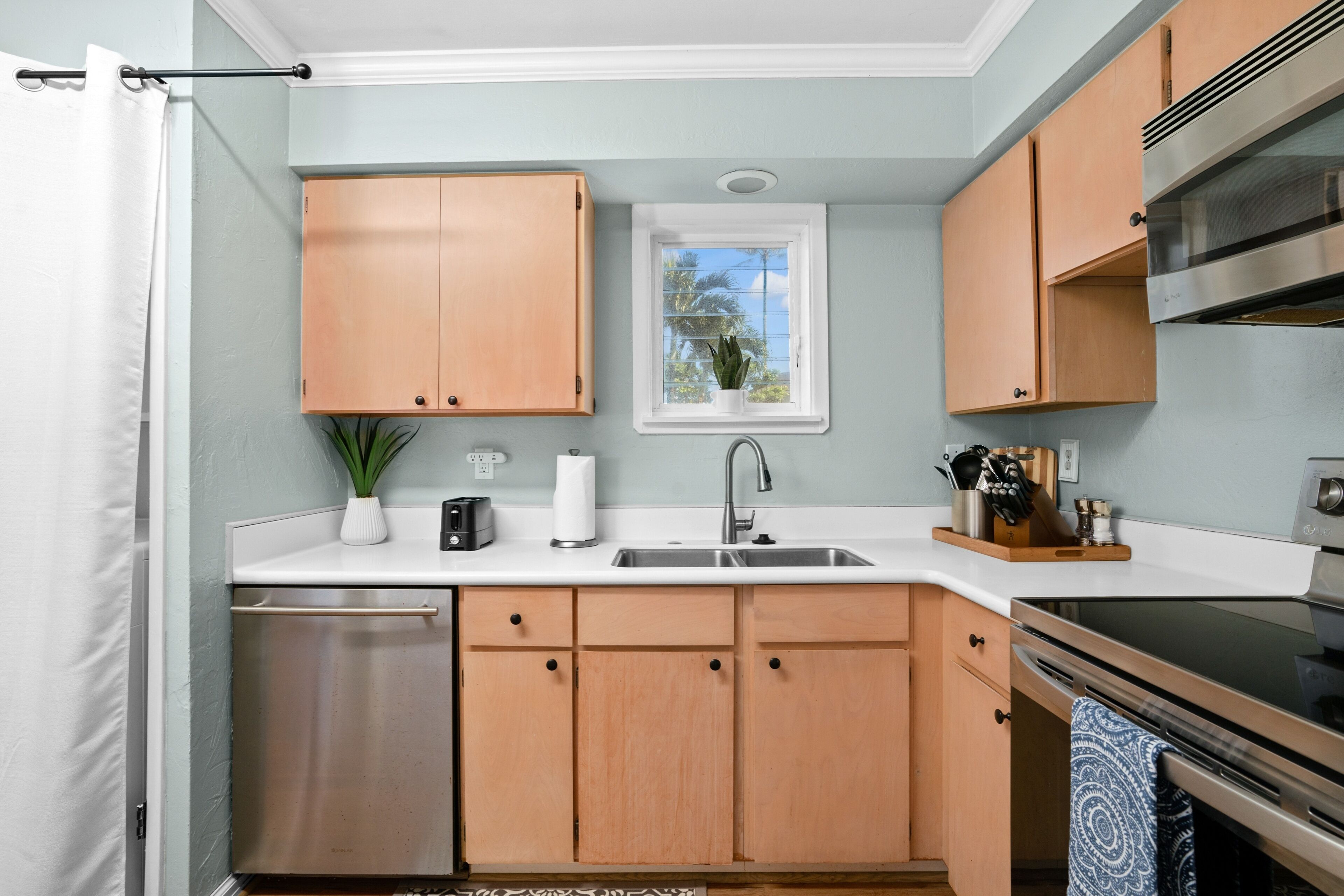 Condo, 2 Bedrooms | Private kitchen | Fridge, oven, coffee/tea maker, toaster