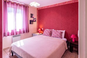 Familie-alpehytte, 2 soverom, ikke-røyk, hageområde | Wi-fi (inkludert) og sengetøy