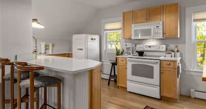 West-End Gem 2BR Live like a Local in Portsmouth