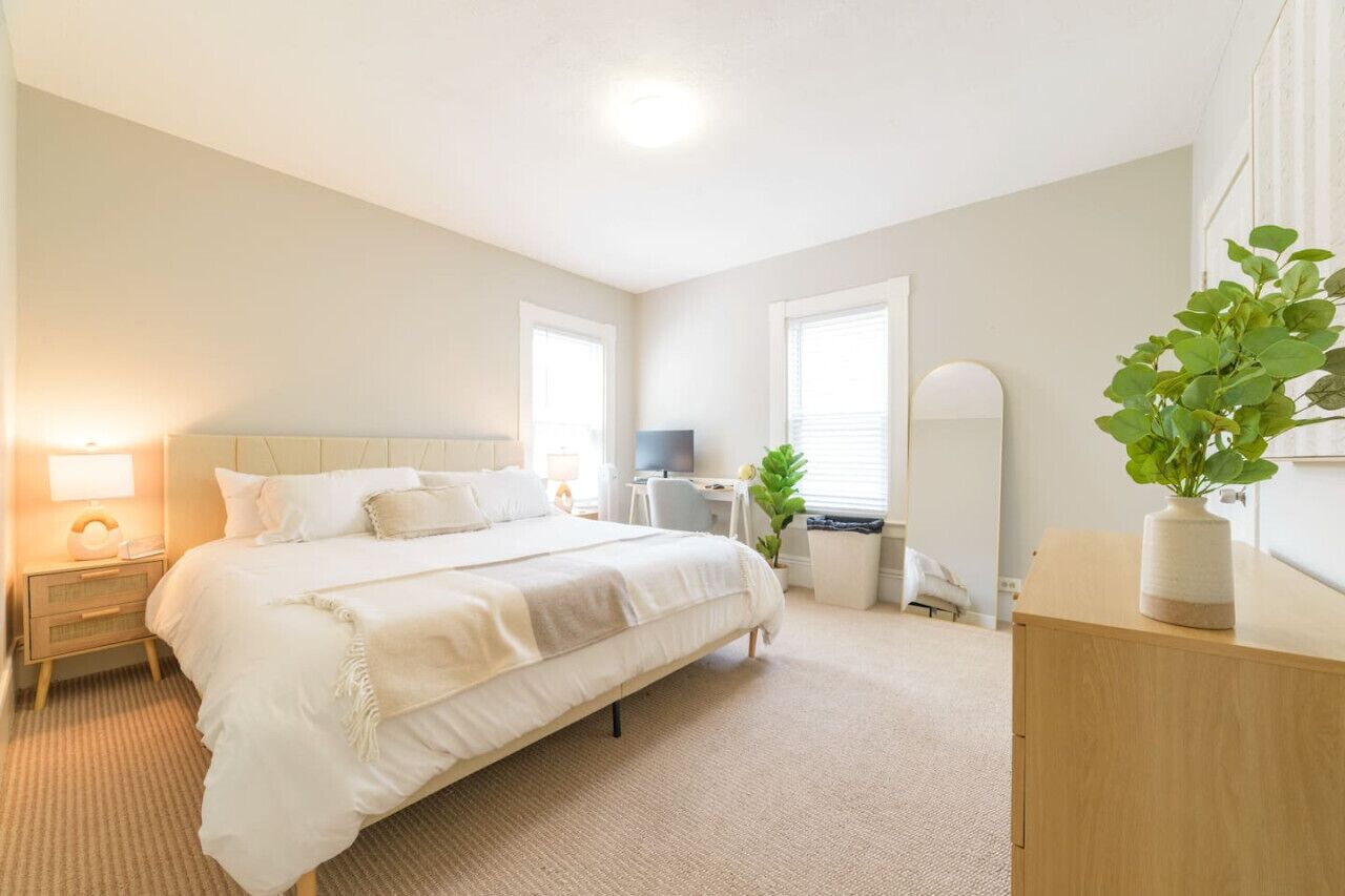 1 bedroom, desk, iron/ironing board, WiFi
