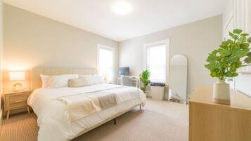 1 bedroom, desk, iron/ironing board, WiFi