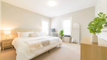 3 bedrooms, desk, iron/ironing board, WiFi