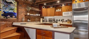 City Loft Group Getaway King Downtown Location