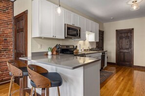 Fridge, microwave, stovetop, dishwasher
