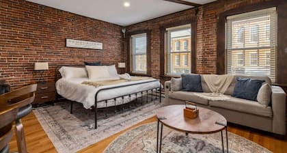 Newburyport Flat Downtown Living King Bed