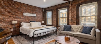 Newburyport Flat Downtown Living King Bed