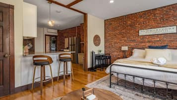 1 bedroom, desk, iron/ironing board, free WiFi