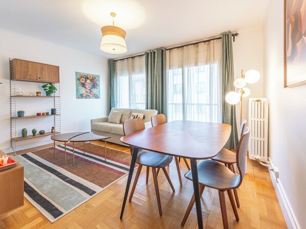 Dining - Appart 22 T3 au centre ville (Annecy)