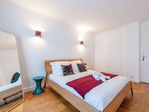 2 habitaciones, tabla de planchar con plancha, wifi y ropa de cama 