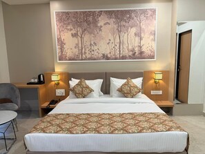 Phòng đôi dành cho gia đình | Két bảo mật tại phòng, trang bị nội thất với thiết kế riêng biệt, bàn 