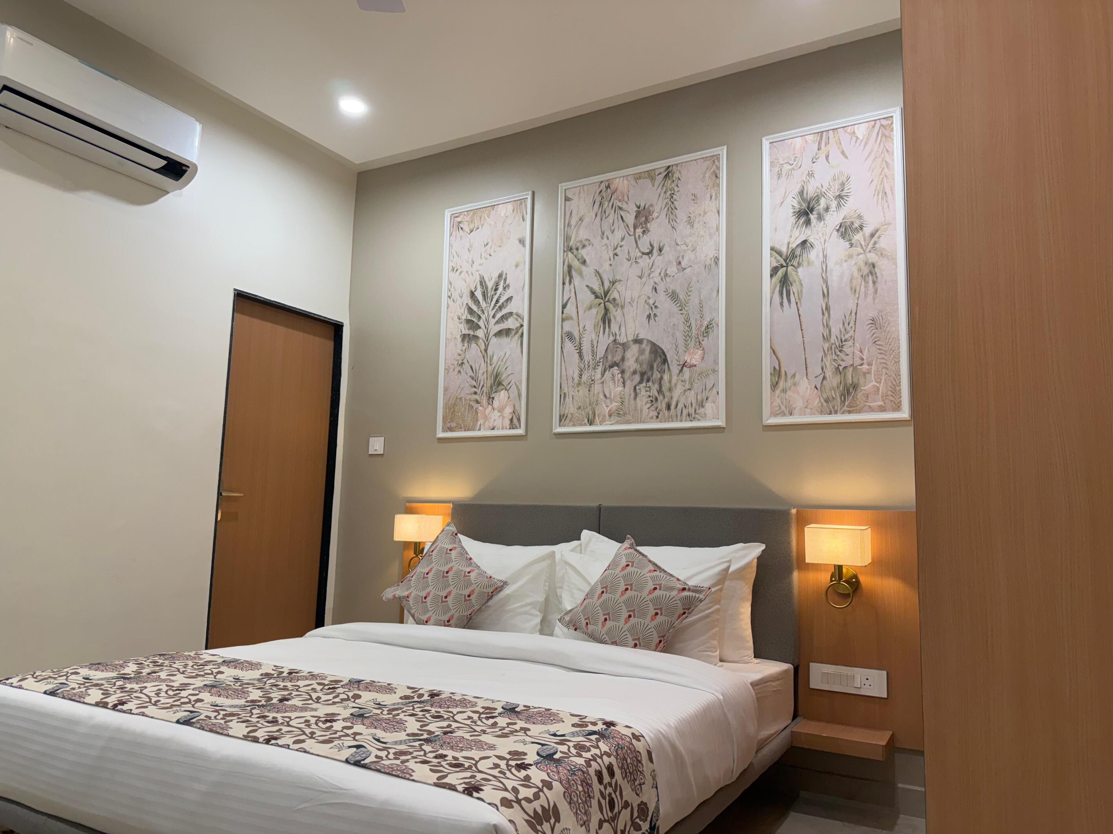 Standard Double Room | In-room safe, individually furnished, desk, laptop workspace