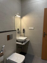 Ducha, cabezal de ducha tipo lluvia, artículos de tocador gratuitos