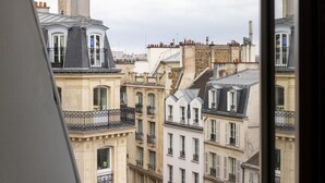 A view of a row of multi-story buildings with balconies and windows, viewed from a window. - Les Rives Oceanik (Paris)