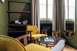 Caja de seguridad en la habitación y cortinas blackout 