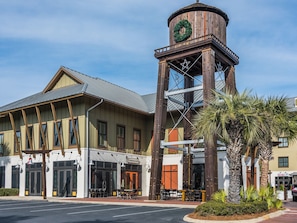 Exterior - Your beach getaway with Pool, Game room, Close to beach + Free Tickets! (Santa Rosa Beach)