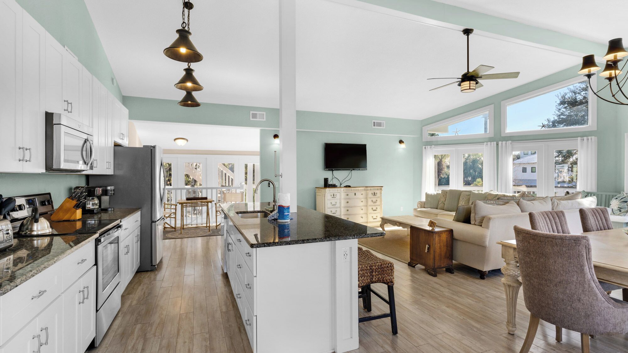 ثلاجة، ميكروويف، فرن، موقد طهي مسطح