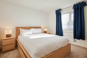 3 chambres, fer et planche à repasser, Wi-Fi, draps fournis