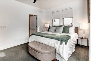 2 bedrooms, desk, iron/ironing board, free WiFi - Moose Mgmt at Moose Lodge 5: Hot Tub-Walk to Skiing-Parking (Park City)