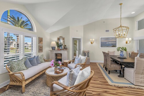 Charming 4 Bed Waterfront Escape w/ Heated Pool and Dock