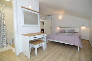 4 bedrooms, WiFi, bed sheets
