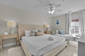 1 bedroom, iron/ironing board, free WiFi, bed sheets - Luxurious Carriage House on Crawford Square by Lucky Savannah (Savannah)