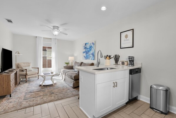 Interior - Luxurious Carriage House on Crawford Square by Lucky Savannah (Savannah)