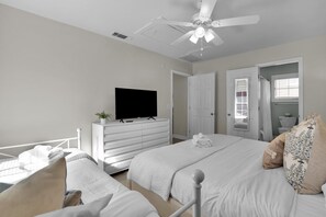 1 chambre, fer et planche Ă repasser, Wi-Fi gratuit, draps fournis