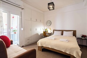 1 bedroom, desk, iron/ironing board, WiFi - Elena's Cozy & Central Nest (Kalamata)