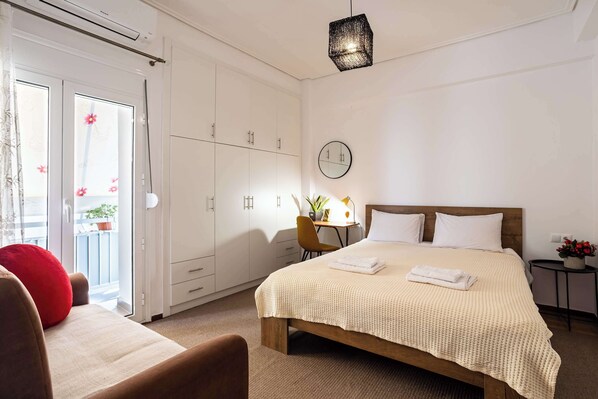 1 bedroom, desk, iron/ironing board, WiFi