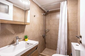Shower, hair dryer, towels - Elena's Cozy & Central Nest (Kalamata)