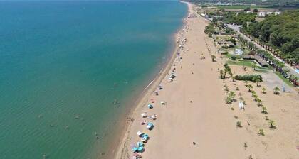 Aelia Guesthouse - Private Garden Retreat