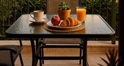 Aelia Guesthouse - Private Garden Retreat