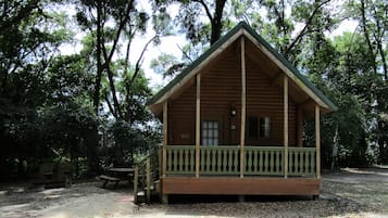 Holzhütte, Blick auf die Anlage | Terrasse/Patio