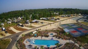 3 outdoor pools, open 10:00 AM to 10:00 PM, sun loungers - Suwannee River Rendezvous (Mayo)