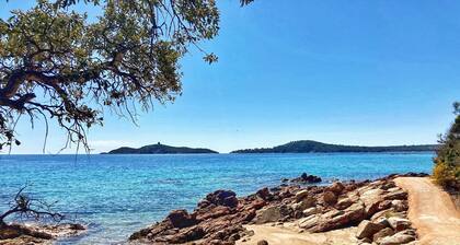 5' from beach, new villa with splendid views, heated pool, air conditioning.