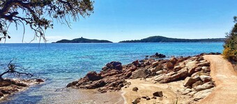 5' from beach, new villa with splendid views, heated pool, air conditioning.