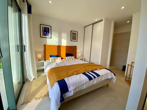 5 bedrooms, iron/ironing board, free WiFi, bed sheets