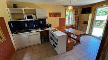 Fridge, microwave, dishwasher, coffee/tea maker