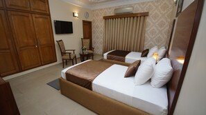 1 habitación, tabla de planchar con plancha, wifi y ropa de cama